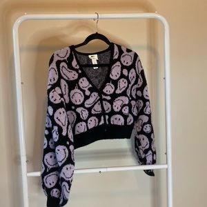 H&M smily sweater worn once! Size small